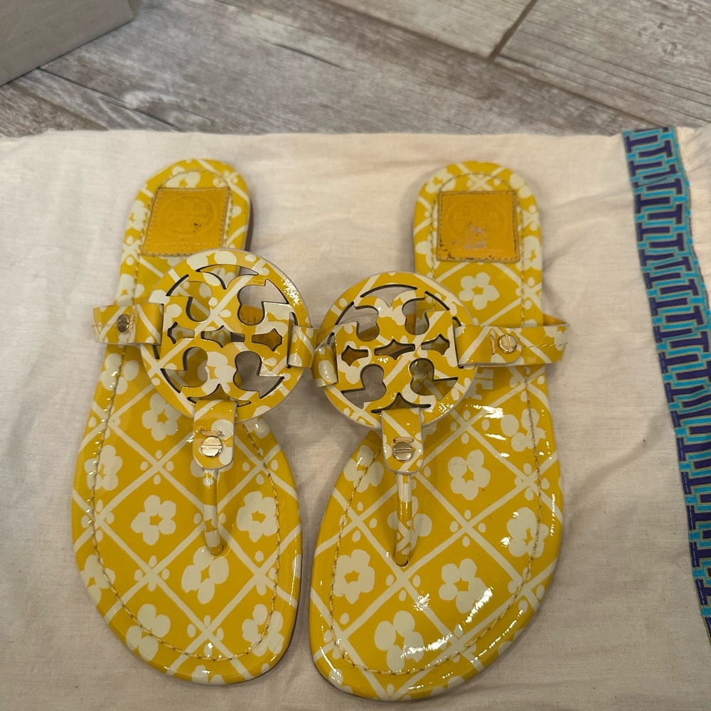 Tory Burch Yellow Floral Sandals sz 7